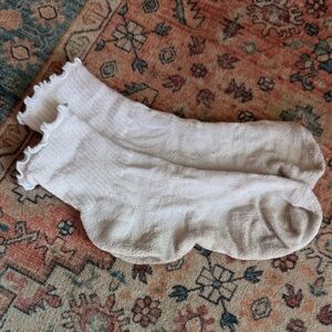 Ruffle white socks